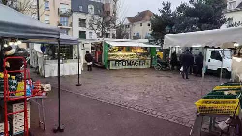 LES COMMERÇANTS DE LA PLACE SAINT-ÉLOI